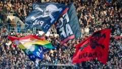 Der Hamburger Verein engagiert sich seit Jahren gegen Rassismus, Fremdenfeindlichkeit und setzt sich für Toleranz ein.  (Bild: AFP/APA/FRANK MOLTER)