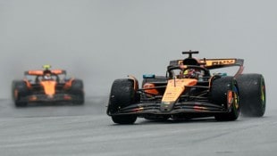 McLaren-Doppelführung zu Beginn des Rennens (Bild: AFP/HECTOR VIVAS)