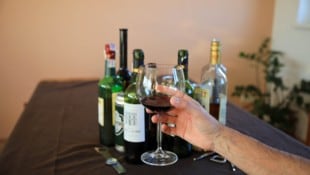 Viel zu viel Alkohol hatte ein 20-Jähriger getrunken und sich danach ins Auto gesetzt.