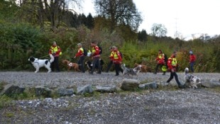 Die Samariterbund-Hundestaffel – am Foto bei einer Übung – standen mit der Rettungshundebrigade, ...