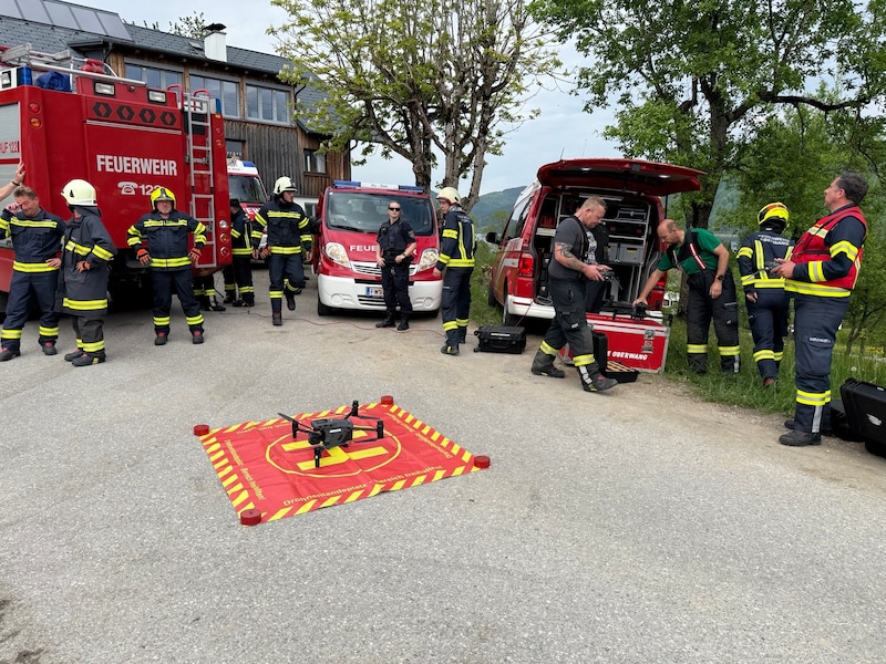 Zum Auffinden der Glutnester setzte die Feuerwehr Drohnen ein (Bild: C. Stoxreiter)