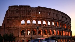 In Rom hat ein US-Tourist versucht, über das Gitter des Kolosseums zu klettern und sich dabei schwer verletzt (Symbolbild). (Bild: zVf)