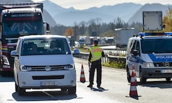 Der deutsch-österreichische Grenzübergang Kiefersfelden/Kufstein (A 93)