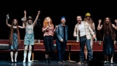 Das Ensemble von „Der böse Geist Lumpazivagabundus“ am Grazer Schauspielhaus (Bild: Lex Karelly)