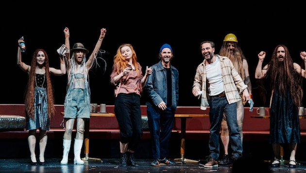 Das Ensemble von „Der böse Geist Lumpazivagabundus“ am Grazer Schauspielhaus (Bild: Lex Karelly)