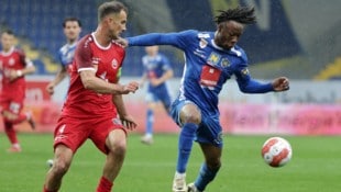 Kaum zu stoppen: Claudy M’Buyi (re.) (Bild: Krone KREATIV/GEPA pictures)