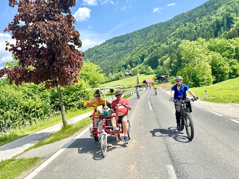Von uralten Gefährten bis hin zum neuen E-Bike war am autofreien Tag alles dabei. (Bild: Evelyn Hronek)