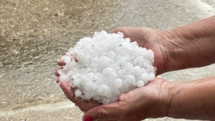 Hagelkörner nach dem Unwetter in Deutsch Kaltenbrunn. (Bild: Christian Schulter)