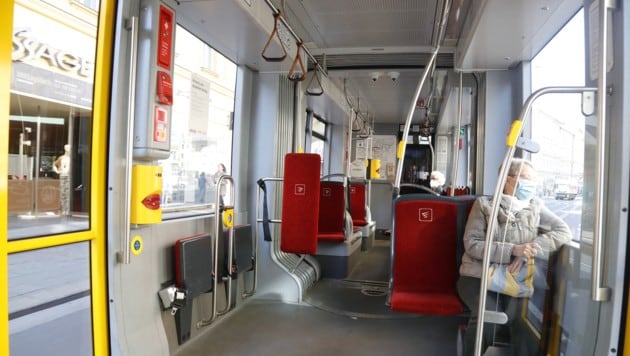 Wie ist es um das Sicherheitsgefühl in öffentlichen Verkehrsmitteln bestellt? Darüber gehen die Meinungen weit auseinander.  (Bild: Birbaumer Christof)