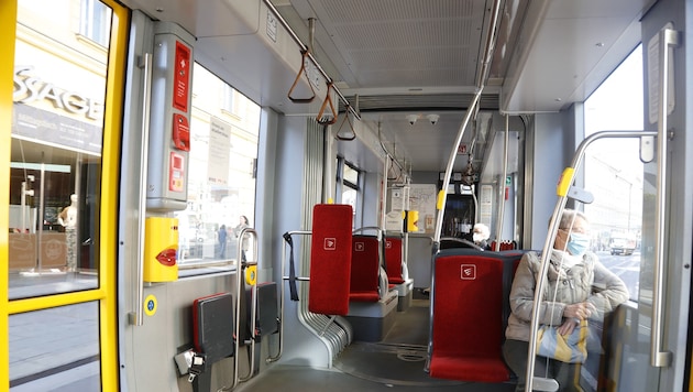 Wie ist es um das Sicherheitsgefühl in öffentlichen Verkehrsmitteln bestellt? Darüber gehen die Meinungen weit auseinander.  (Bild: Birbaumer Christof)