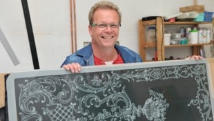 Goll öffnet seine Werkstatt zum letzten Mal. Seine Werke muss er auch verkaufen, um finanziell ...