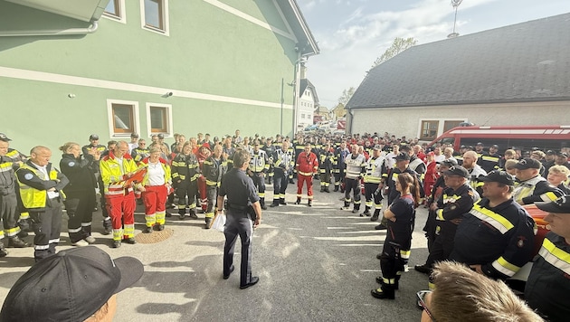 270 Personen beteiligten sich am Sonntag an der Suche. (Bild: Freiwillige Feuerwehr Fischbach)