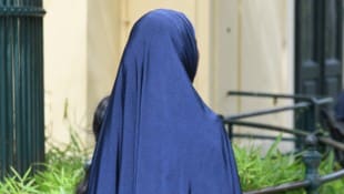 P. Huber Ein Kleidungsstück, das zum Politikum geworden ist: das Kopftuch.