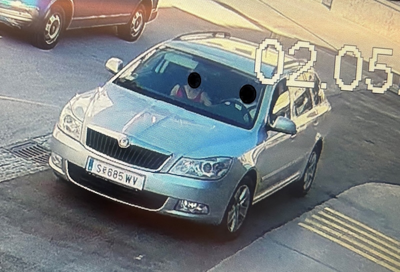 Mit diesem Auto war Papp unterwegs. Hier am Vortag der Tat mit einer Begleiterin am Beifahrersitz (Bild: LPD Salzburg)