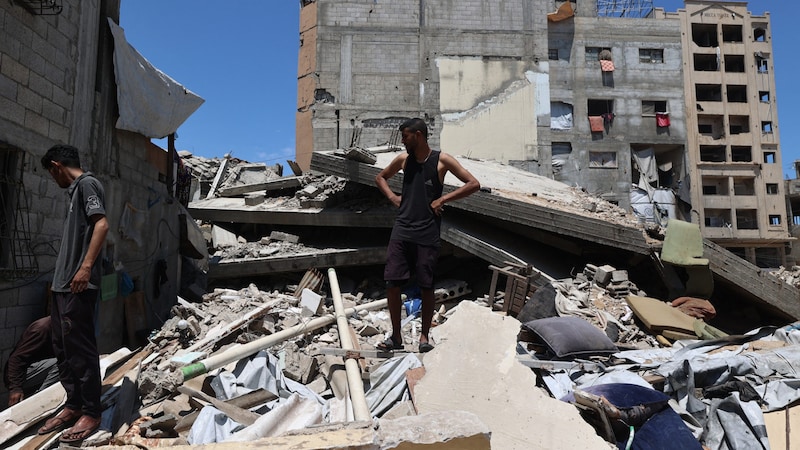Die Menschenrechtsorganisation Amnesty International wirft Israel einen „live übertragenen Völkermord“ an den Palästinensern vor, indem es die Bewohner des Gazastreifens gewaltsam vertreibt und eine humanitäre Katastrophe im belagerten Gebiet verursacht. (Bild: APA/Eyad BABA / AFP)