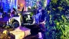 Die Lenkerin (19) verlor die Kontrolle über ihren silbernen Audi und rammte eine ...