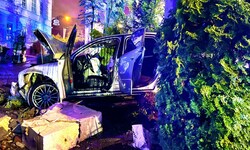 Die Lenkerin (19) verlor die Kontrolle über ihren silbernen Audi und rammte eine ...
