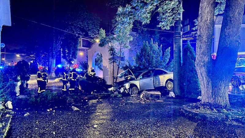 Die Berufsfeuerwehr übernahm die Aufräumarbeiten.  (Bild: Markus Tschepp)