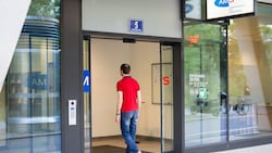 Viele rutschen von der Arbeitslosigkeit in die Mindestsicherung – einige verharren dort. (Bild: APA/GEORG HOCHMUTH)