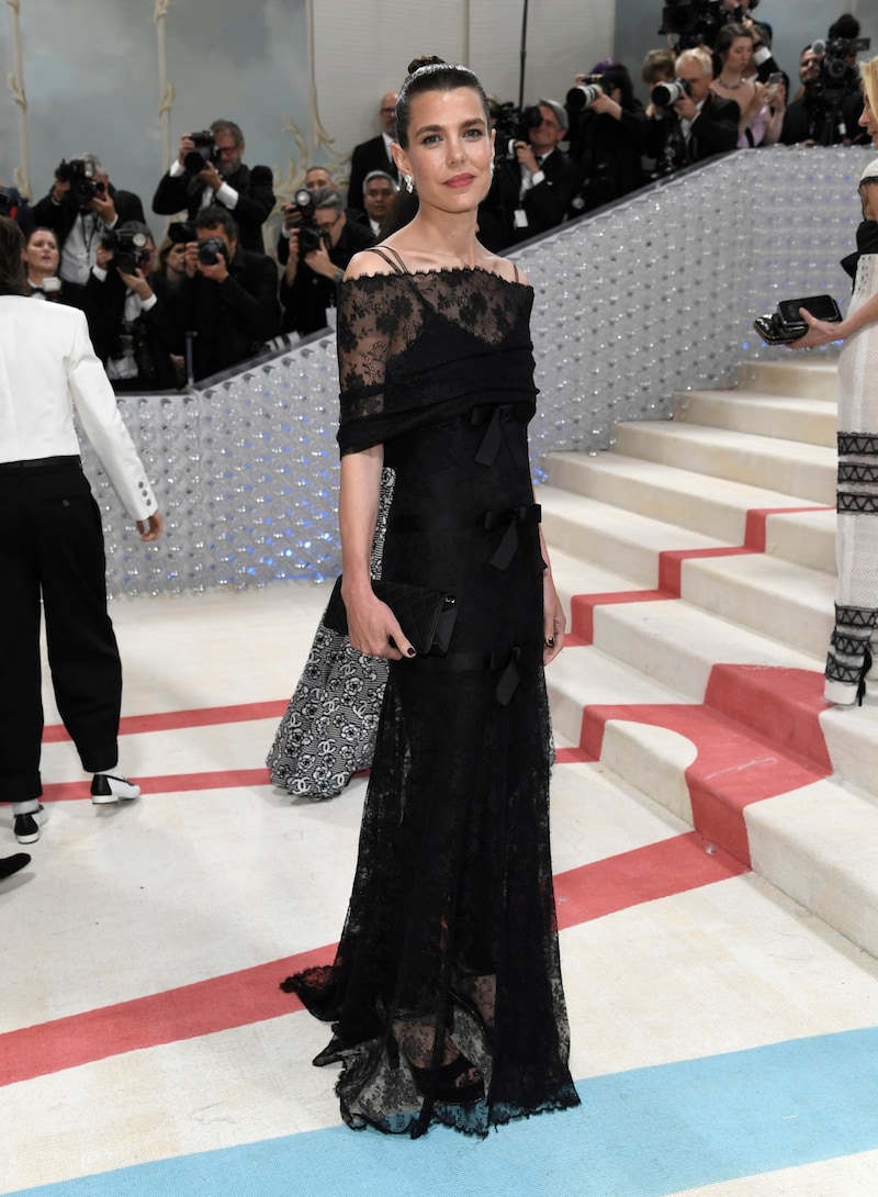 Charlotte Casiraghi bei der Met Gala 2023 (Bild: Evan Agostini / AP / picturedesk.com)