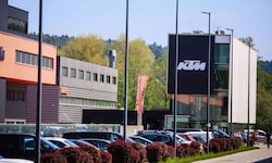 Die Beschäftigten von KTM werden derzeit für eine 30-Stunden-Woche bezahlt, die Produktion in ...