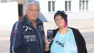 Anrainerin Nina S. mit FPÖ-Bezirksparteiobmann stv. Karl Mareda. (Bild: Jöchl Martin)