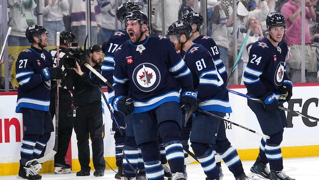 Die Winnipeg Jets sind eine Runde weiter. (Bild: AFP/APA/Getty Images via AFP/GETTY IMAGES/Cameron Bartlett)