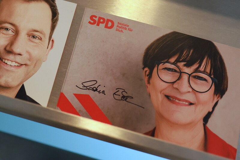 Die Co-Parteivorsitzende der SPD, Saskia Esken, dürfte nicht weiter an der Spitze bleiben. (Bild: EPA/HANNIBAL HANSCHKE)