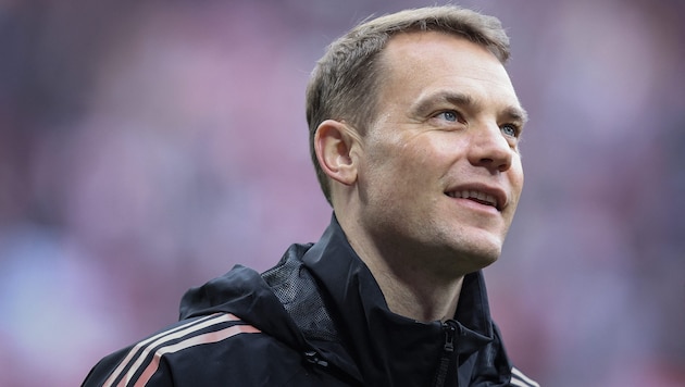 Manuel Neuer feierte die Meisterschaft nicht im Restaurant ...  (Bild: AFP/APA/Ronny Hartmann)