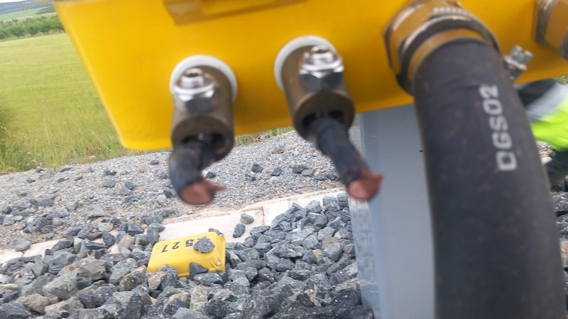 Der Diebstahl von Kupferkabeln (Bild) hat am Sonntag in Spanien das Eisenbahn-Hochgeschwindigkeitsnetz AVE teilweise lahmgelegt. (Bild: X.com/Adif)