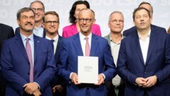 Große Töne des designierten Kanzlers Friedrich Merz (Mitte) – nun stellt sich die Frage, ob er ...