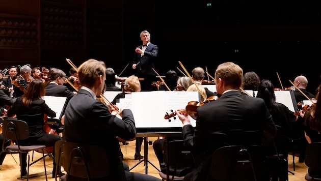 Neujahrskonzert 2025: Das Bruckner Orchester unter Markus Poschner (Bild: Winkler Reinhard)
