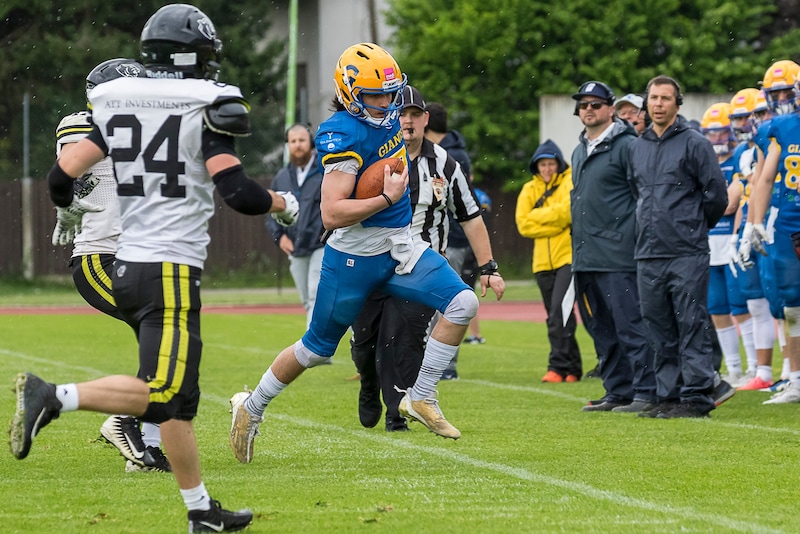 Quarterback Mateo Renteria und die Giants rechneten mit Meister Prag eindrucksvoll fürs letzte Halbfinale ab. (Bild: Giants/Kunzfeld&Kunzfeld)