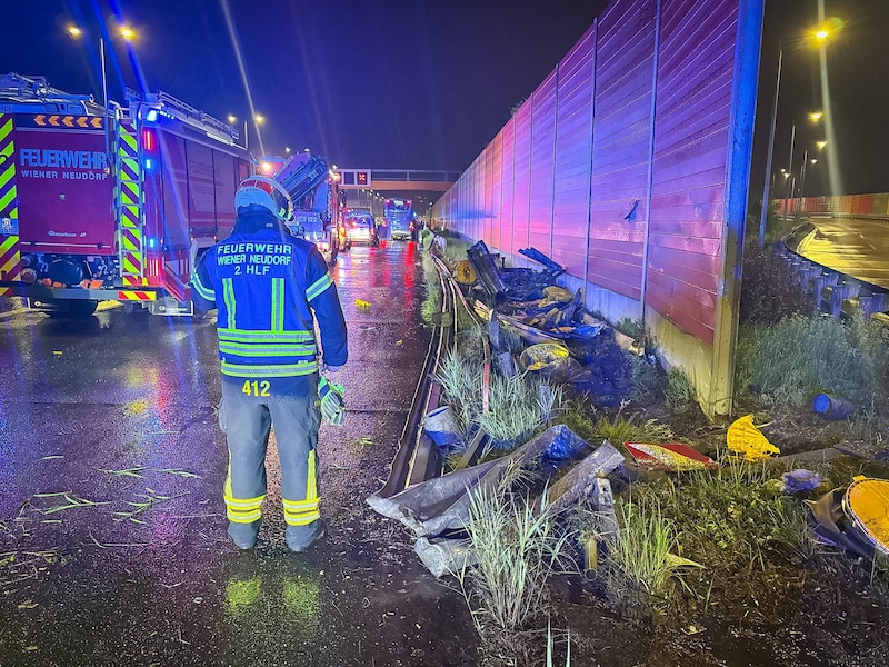 Trümmerfeld am Unfallort. (Bild: FF Wiener Neudorf)