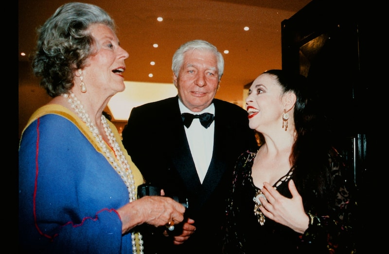 Gunter Sachs (im Bild mit Künstlerin Catherine Malfitano) zählte zu den engen Freunden von Festspiel-Gastgeberin Marianne Sayn-Wittgenstein-Sayn (li.). (Bild: Neumayr Franz)