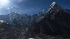 Im Himalaya-Gebirge endete die Mission eines US-Bergsteigers auf tragische Weise (Symbolbild). (Bild: APA/AFP/Prakash MATHEMA)