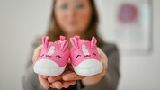 Die Schuhe hatte das Paar für sein Kind gekauft.