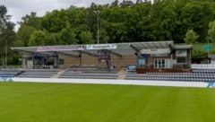 Auf der Tribüne des SVG Gallneukirchen wurden den Fans die Tropfen untergemischt. (Bild: Kerschbaummayr Werner)