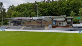 Auf der Tribüne des SVG Gallneukirchen wurden den Fans die Tropfen untergemischt. (Bild: Kerschbaummayr Werner)