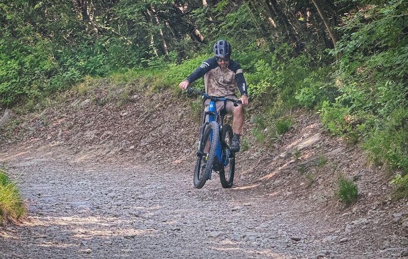 Bergauf zeigt der neue CX-R-Antrieb, wie viel Power in ihm steckt.  (Bild: Wallner Hannes)