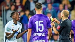 Seedy Jatta (li.) ist einer von insgesamt acht Sturm-Spielern, die diese Saison schon vom Platz geflogen sind. (Bild: GEPA)