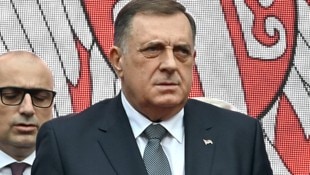 Der Präsident der Republika Srpska, Milorad Dodik, hat ein neues Feindbild: Österreichs Außenministerin Beate Meinl-Reisinger. (Bild: APA/AFP/ELVIS BARUKCIC)