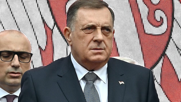 Der Präsident der Republika Srpska, Milorad Dodik, hat ein neues Feindbild: Österreichs Außenministerin Beate Meinl-Reisinger. (Bild: APA/AFP/ELVIS BARUKCIC)