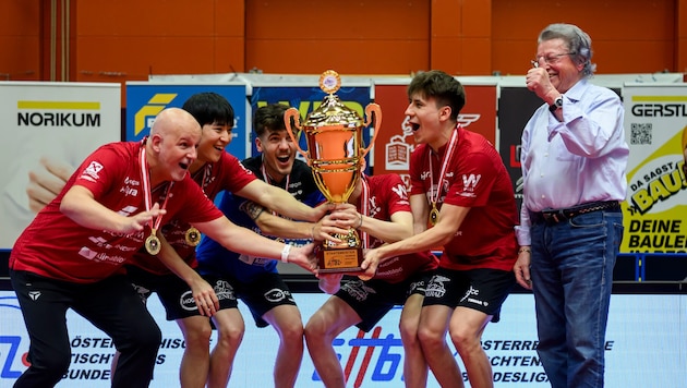 Wels feierte bereits mit dem Pokal – aber bleibt‘s beim Meistertitel? (Bild: GEPA)