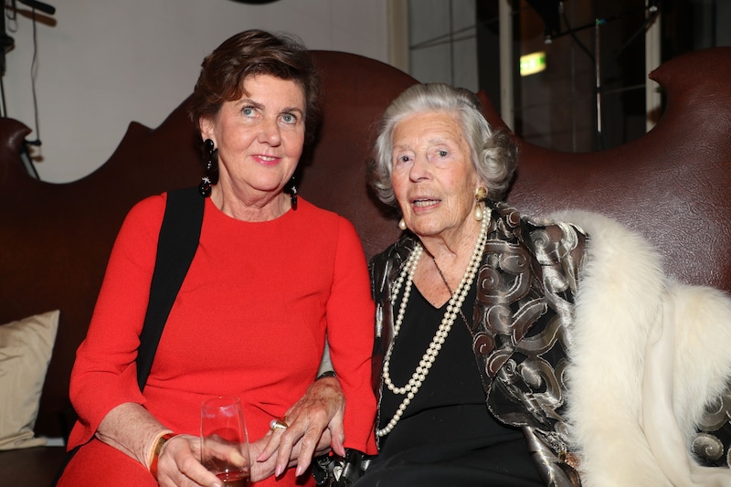 Eng verbunden: „Mamarazza“ mit der früheren Festspielpräsidentin Helga Rabl-Stadler (Bild: Neumayr Franz)