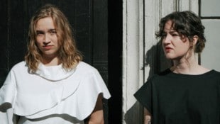 Julia Jackel und Alia Wünschner (v.l.) sind das Freundinnen-Gespann DuoLia., das dieser Tage sein Debütalbum veröffentlicht. (Bild: Sarah Jackel)