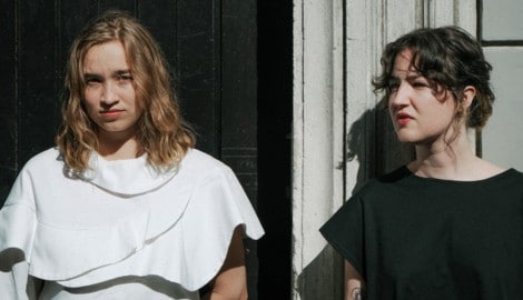 Julia Jackel und Alia Wünschner (v.l.) sind das Freundinnen-Gespann DuoLia., das dieser Tage sein Debütalbum veröffentlicht. (Bild: Sarah Jackel)