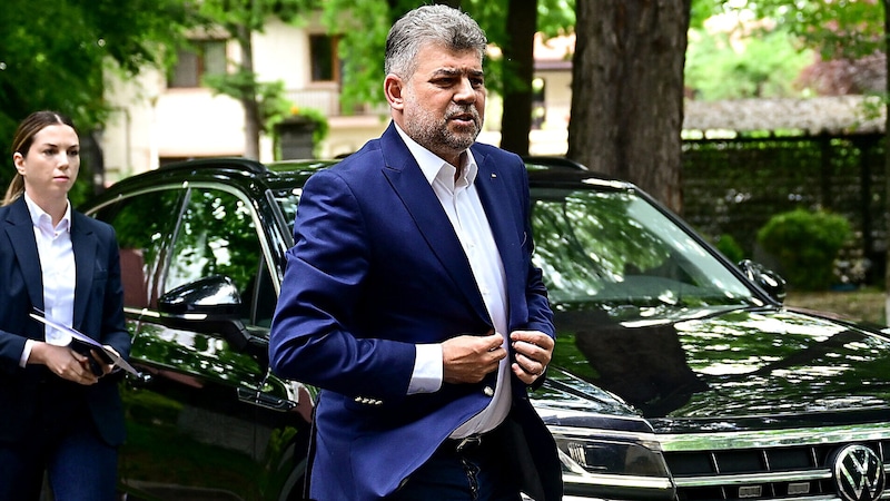 Regierungschef Marcel Ciolacu tritt nach Wahldebakel für seinen Kandidaten zurück. (Bild: AFP/DANIEL MIHAILESCU)