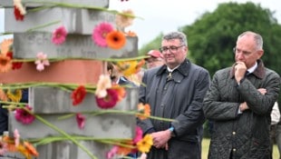 Innenminister Karner und Staatssekretär Leichtfried nahmen an der Gedenkfeier teil. (Bild: APA/BARBARA GINDL)