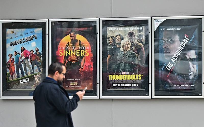 Donald Trump will ausländische Filme mit Zöllen belegen. In Hollywood sorgt das für Irritationen. (Bild: AFP/FREDERIC J. BROWN)